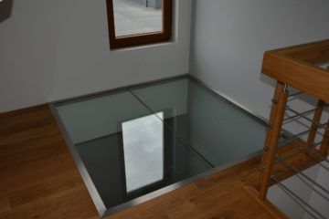 podłoga ze szkła w jednym z domów