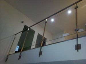szklano - metalowa wzmacniana balustrada 